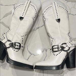 Widow PACE OF NATURE COWBOY BOOTS - WHITE